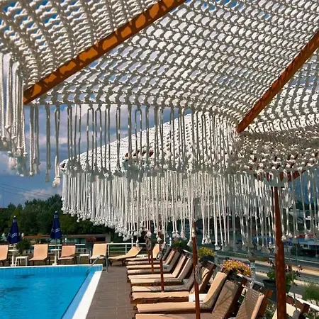 Hotell Misk & Tirana